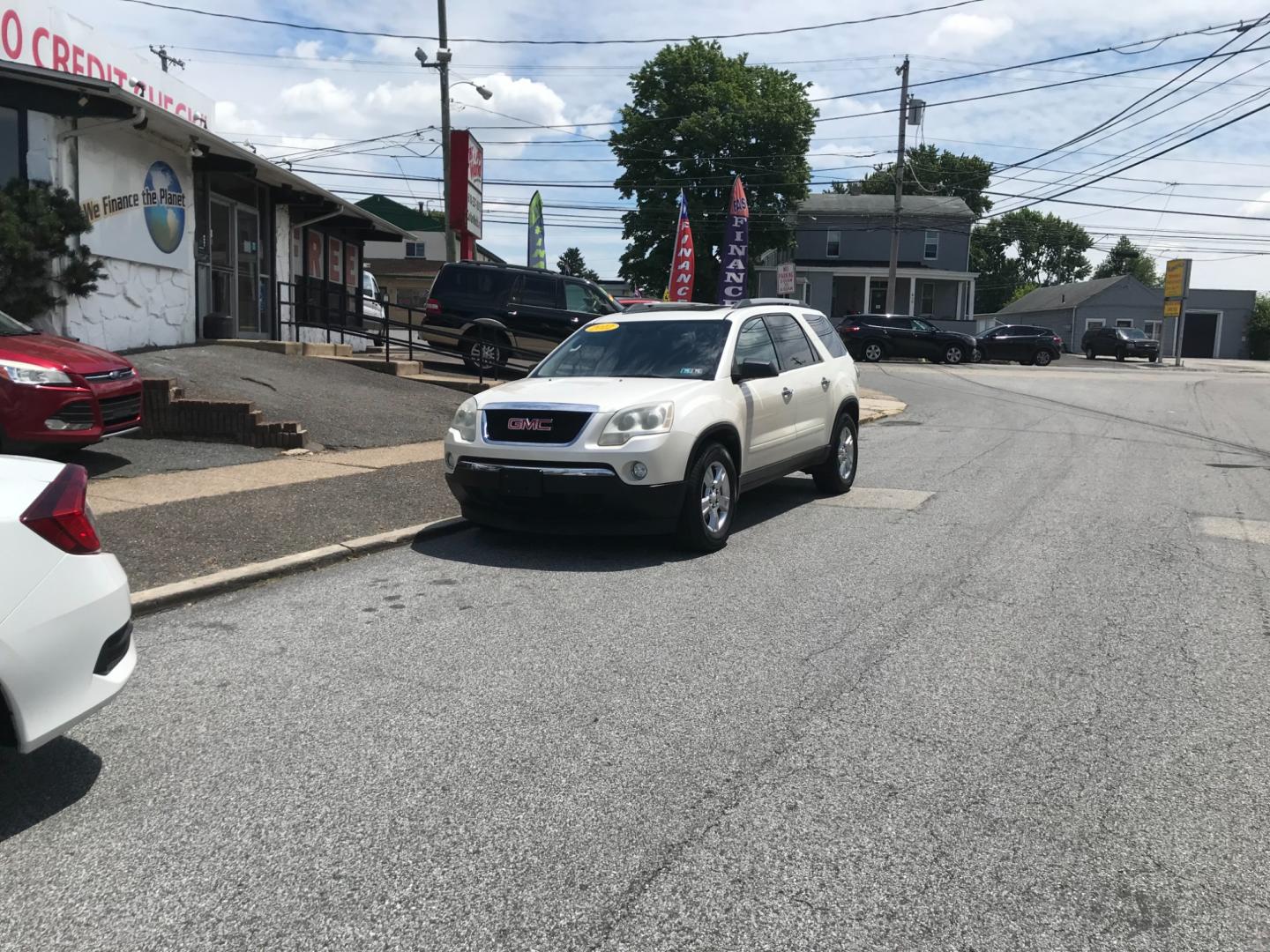 2012 White /Gray GMC Acadia SLE (1GKKVPED0CJ) with an 3.6 V6 engine, Automatic transmission, located at 577 Chester Pike, Prospect Park, PA, 19076, (610) 237-1015, 39.886154, -75.302338 - Photo#1